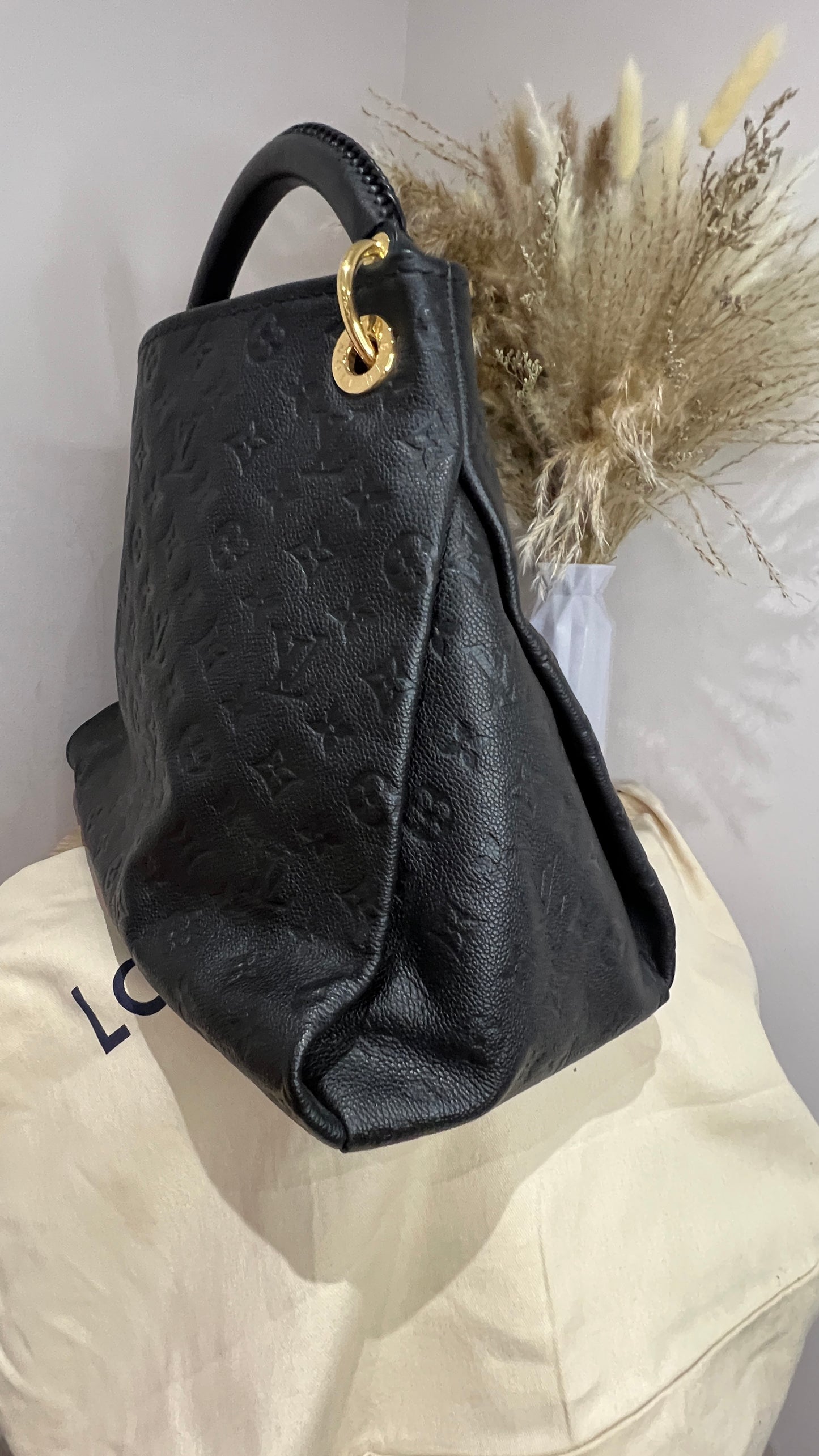 Louis Vuitton Black Monogram MM Artsy