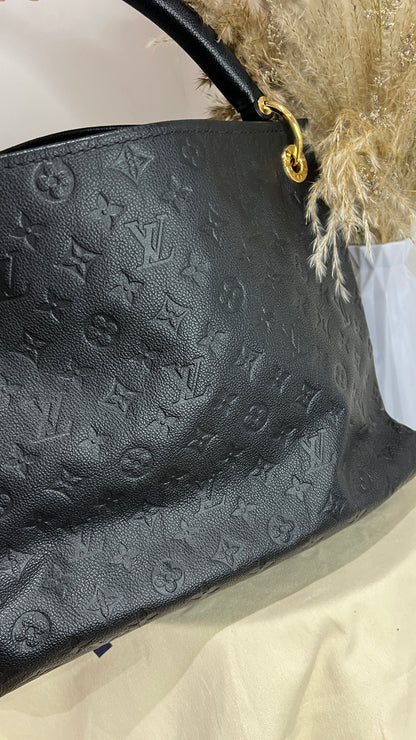 Louis Vuitton Black Monogram MM Artsy