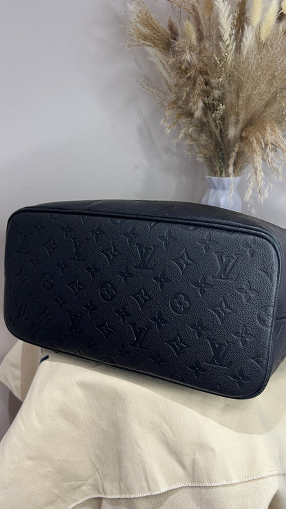 Louis Vuitton Black Monogram MM Neverfull